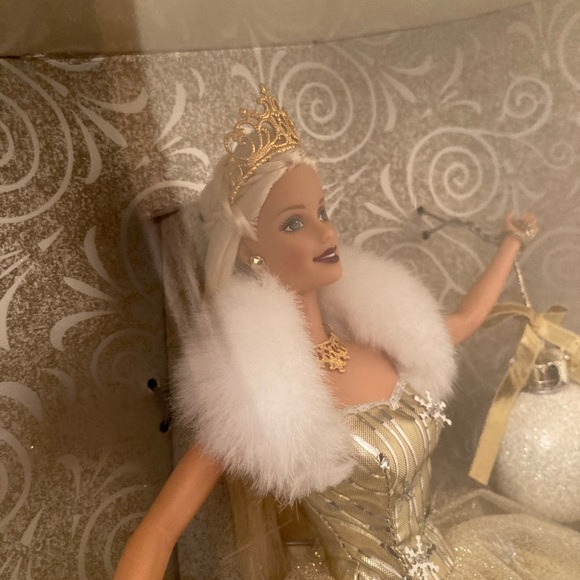 2000 Special Edition Holiday Celebration Barbie Gold Dress Fashion Doll - Picture 12 of 16